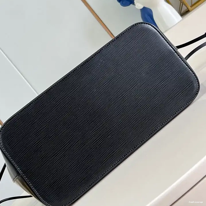 Fashionrepsfam ru Bags 2411YA0267 LV 0523